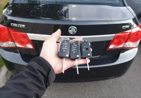 holden cruze 2011 remote key image