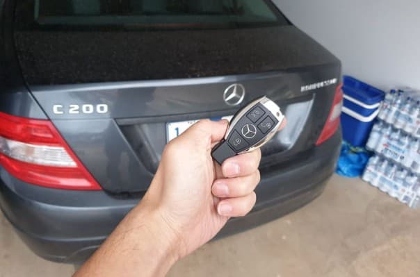 mercedes C200 2010 remote key image